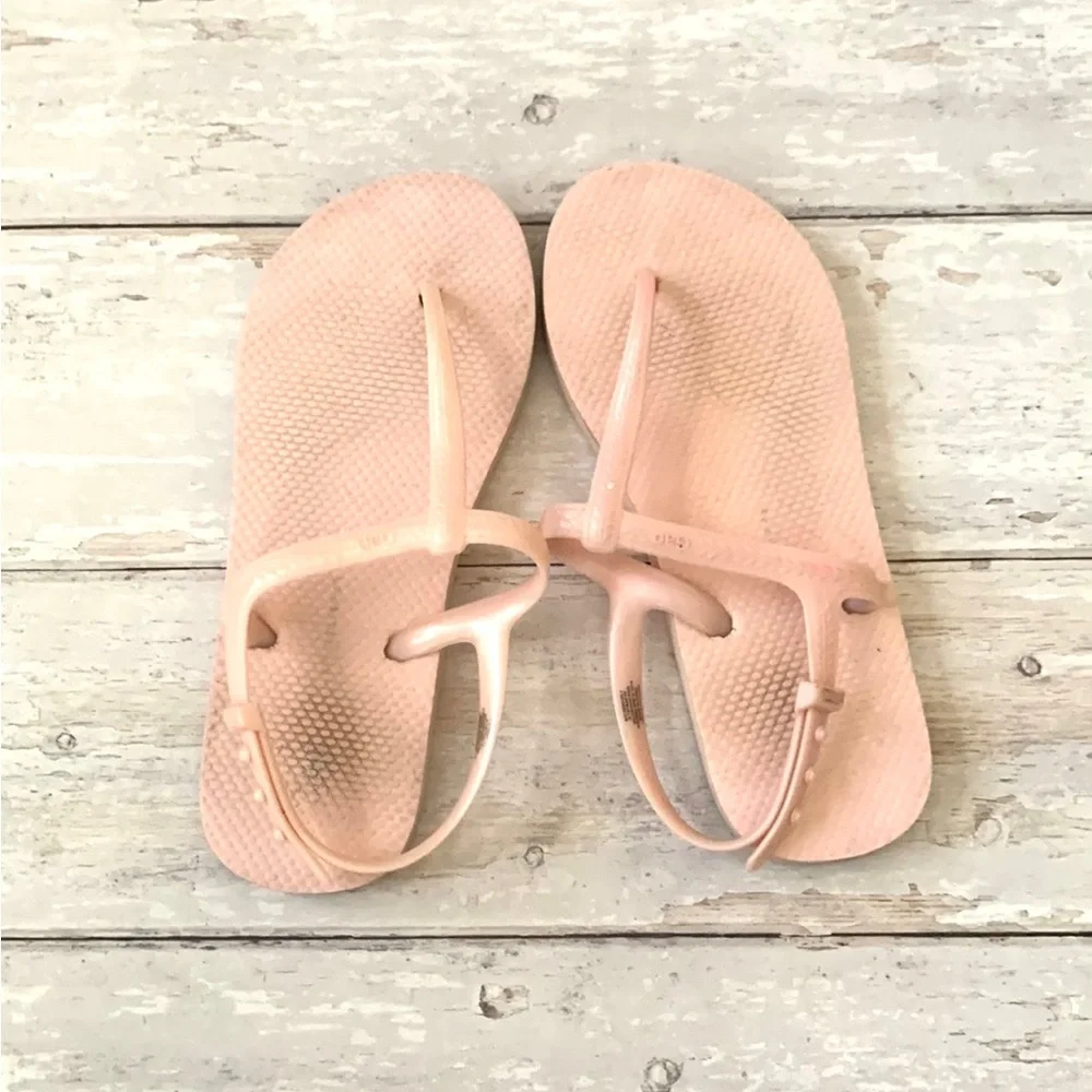 GAP Girls Pink Sandals Size 1/2 Big Kids Strappy Shoes Gapkids Brand Size 1 2